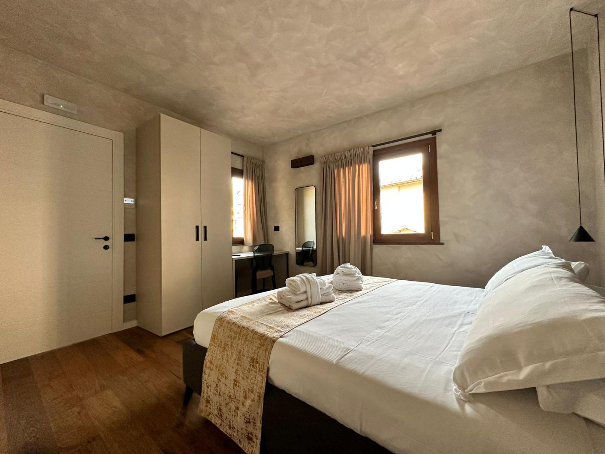 Residenza Leutari Pensión *